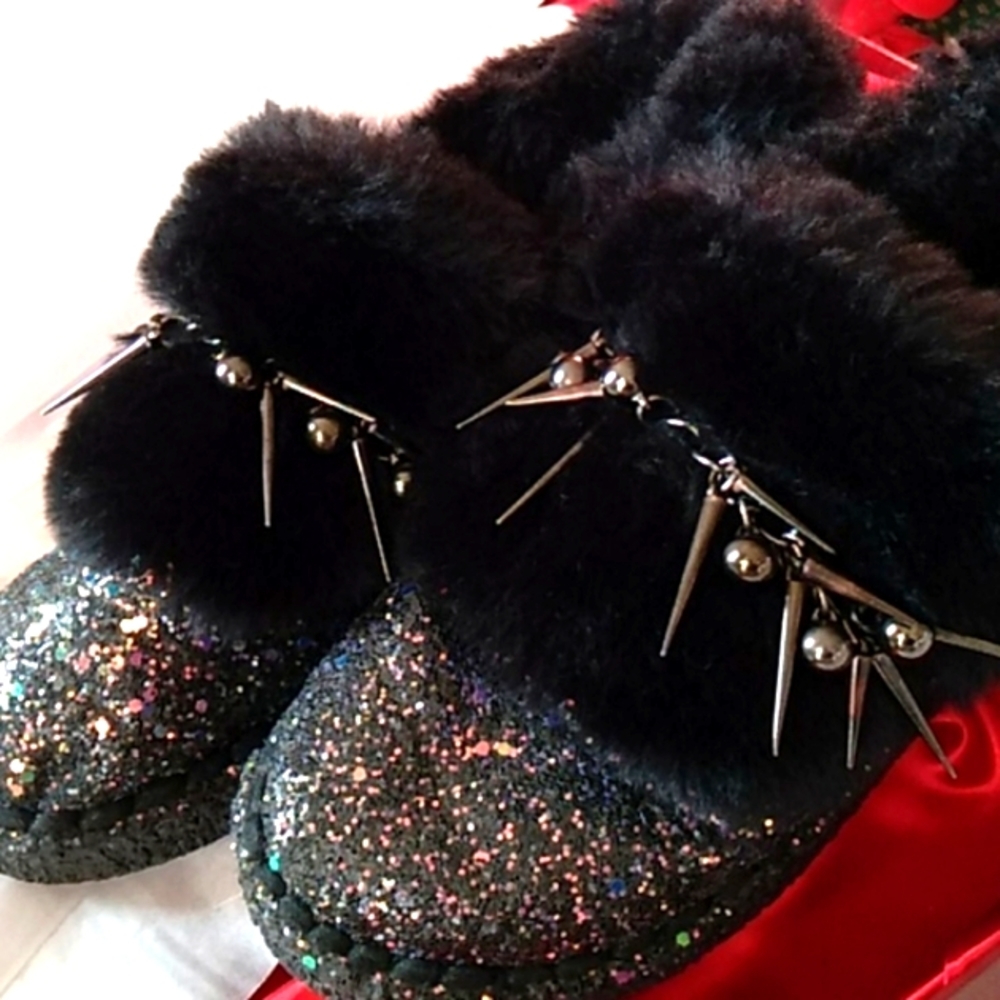 Gorgeous Glittery After Ski Boots NWOT